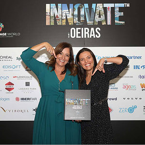 2 women in front of banner at Innovate Oeiras Launch