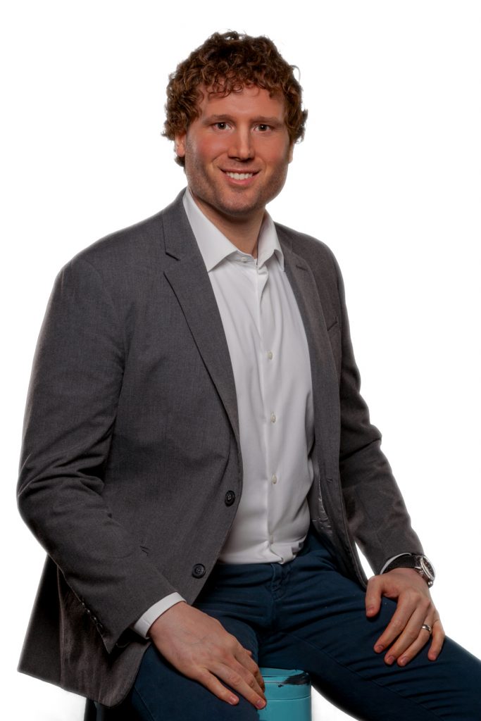 DAN BROWN JR.