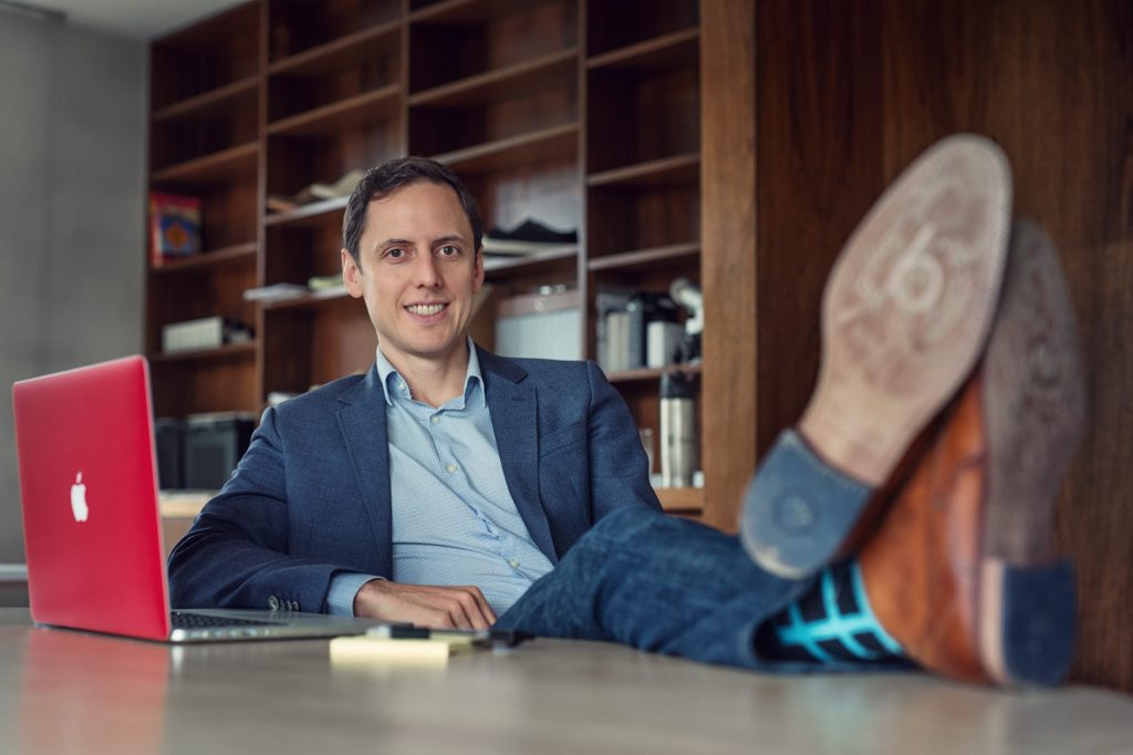 FTSY (‘footsy’) - Making it Easy to Buy Shoes that Fit.