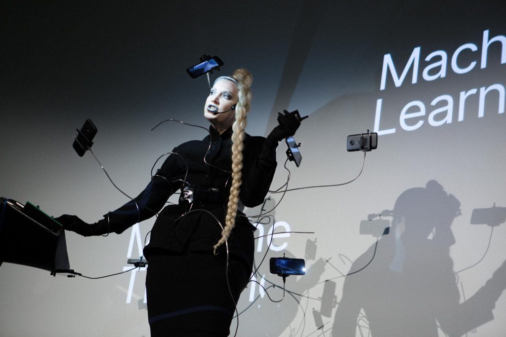 FLORA MIRANDA-HIGH FASHION-HIGH TECHNOLOGY-COLLECTOR ITEMS AND MADE-TO MEASURE GARMENTS INSPIRED BY TECHNOLOGY.
