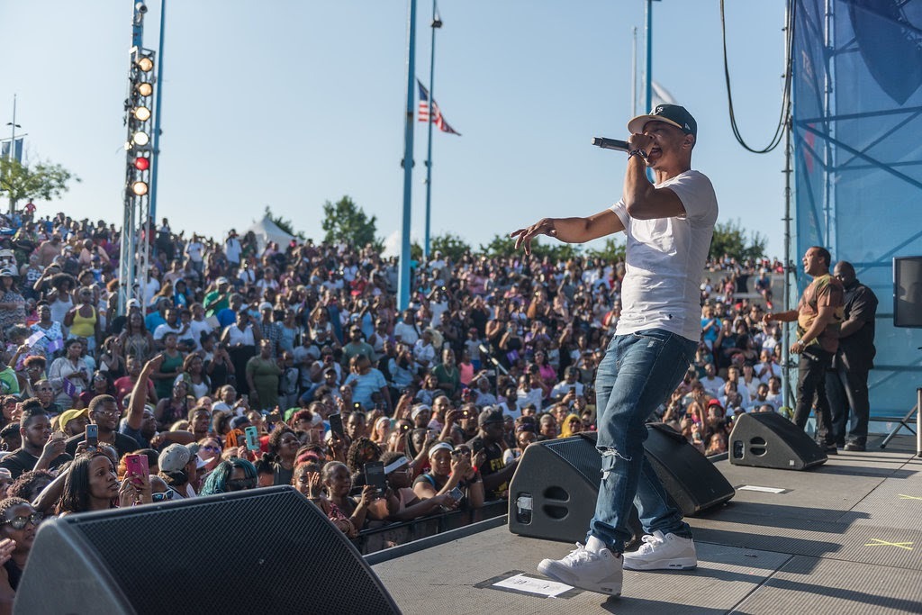 Award-Winning Artist T.I. performs at HiTouch produced festival for a crowd of over 25,000 on Penns Landing